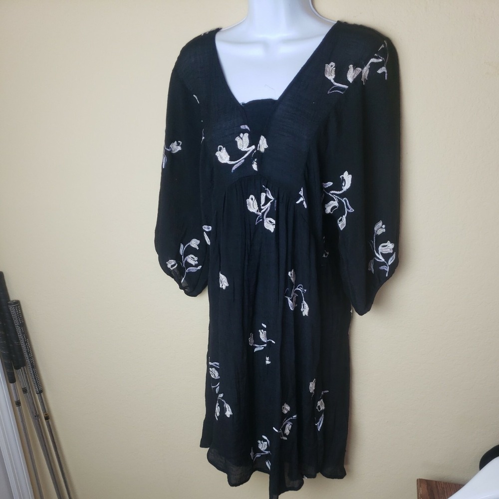 Hope Springs Black Floral Embroidered Mini Dress V-Neck Balloon Sleeve M
